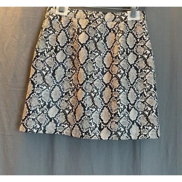 XLE THE LABEL Womens SMALL Mini Skirt Zip Front Snake Print FAUX LEATHER - Picture 9 of 16